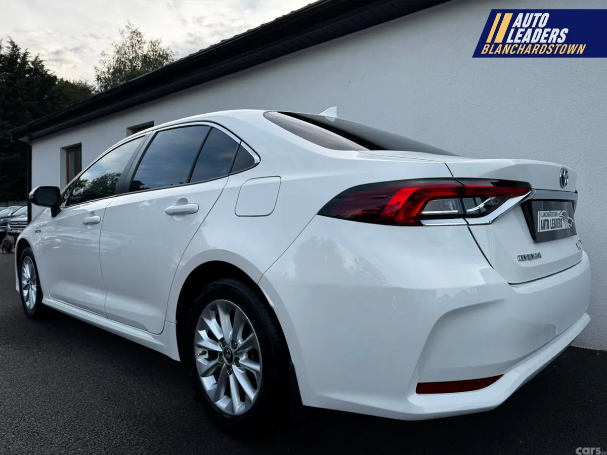 Toyota Corolla Saloon, Petrol Hybrid, 2020, White