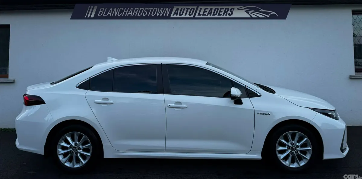 Toyota Corolla Saloon, Petrol Hybrid, 2020, White