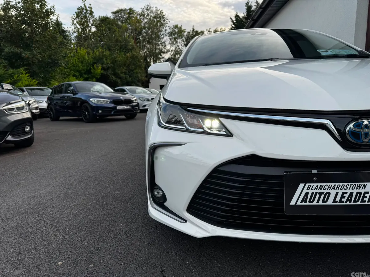 Toyota Corolla Saloon, Petrol Hybrid, 2020, White