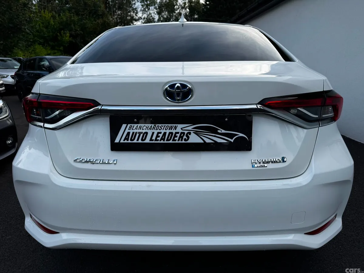 Toyota Corolla Saloon, Petrol Hybrid, 2020, White