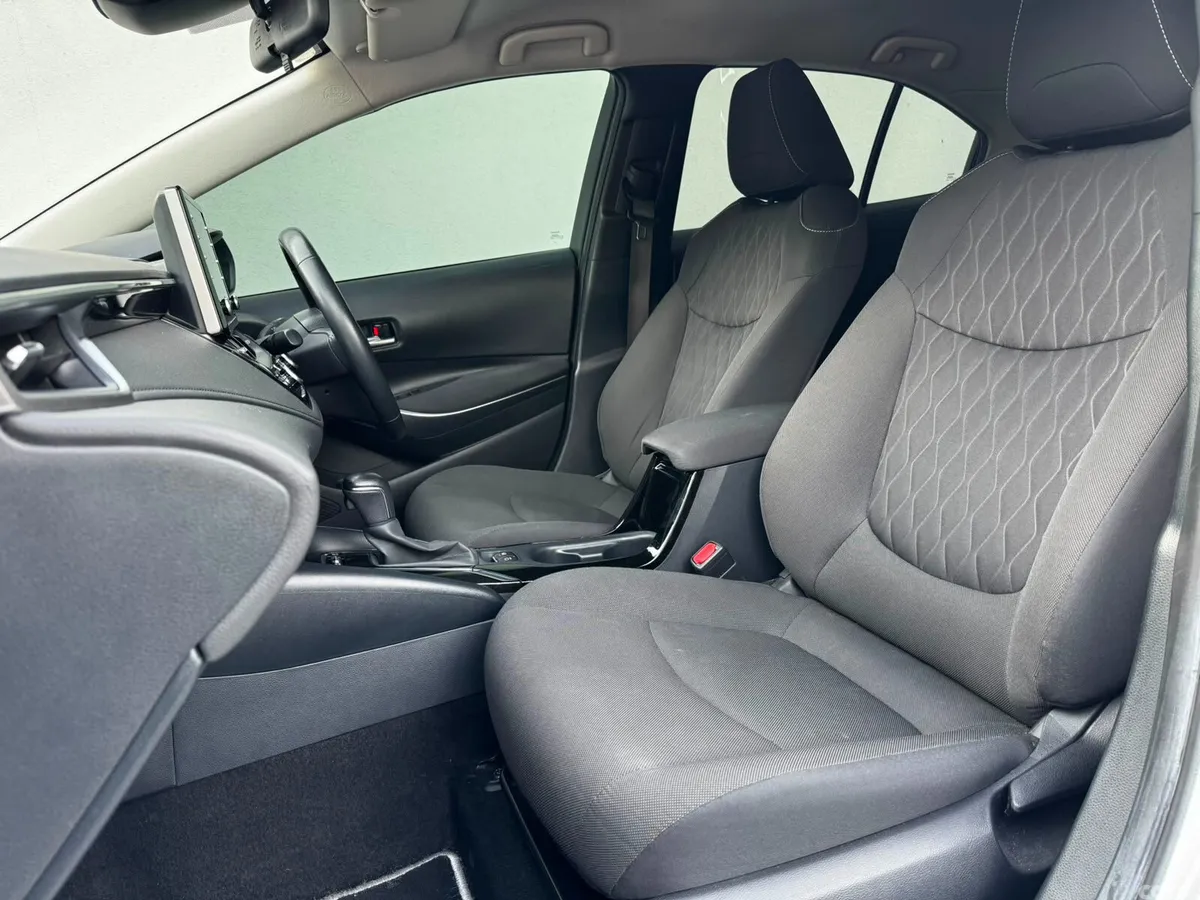 Toyota Corolla Saloon, Petrol Hybrid, 2020, White