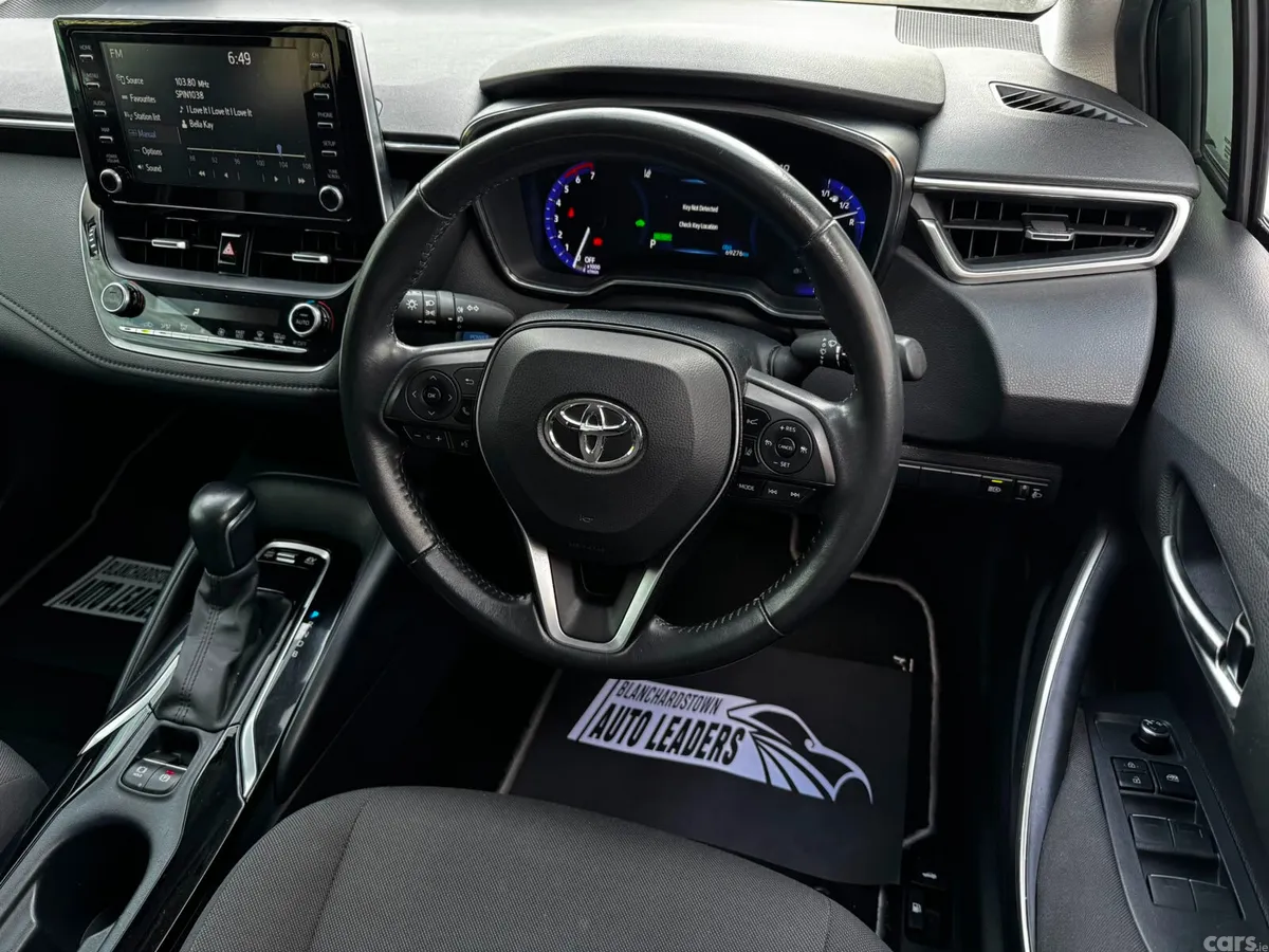 Toyota Corolla Saloon, Petrol Hybrid, 2020, White