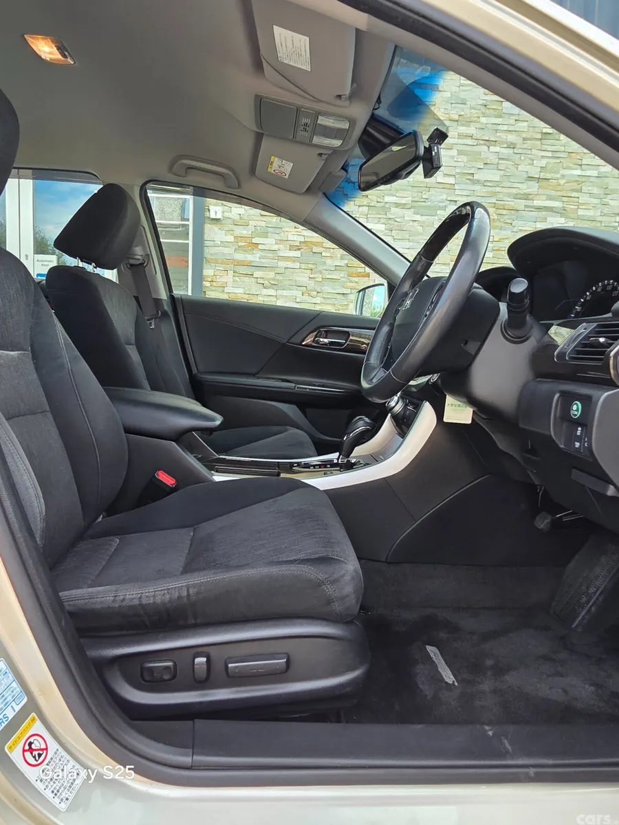 Honda Accord Saloon, Petrol Hybrid, 2014, Gold