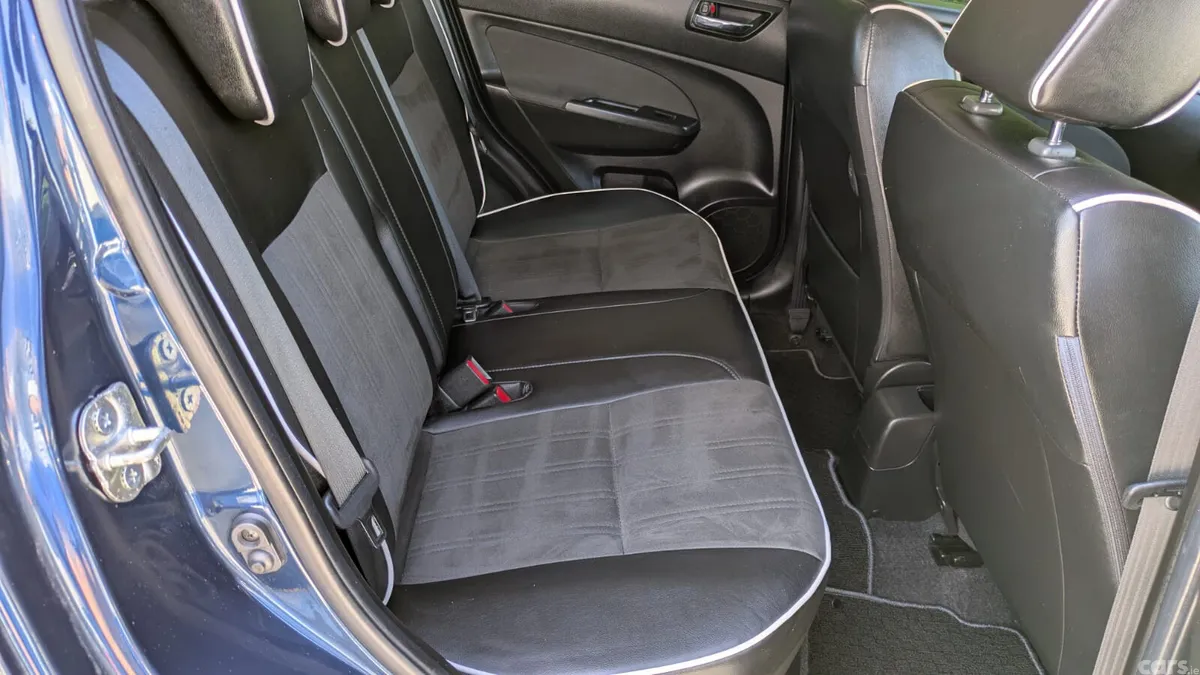 Suzuki Swift Hatchback, Petrol, 2015, Blue
