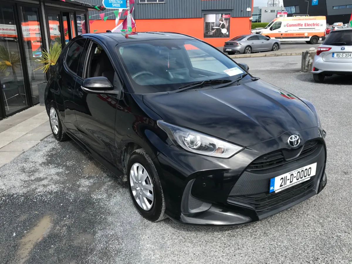 Toyota Yaris Hatchback, Petrol, 2021, Black