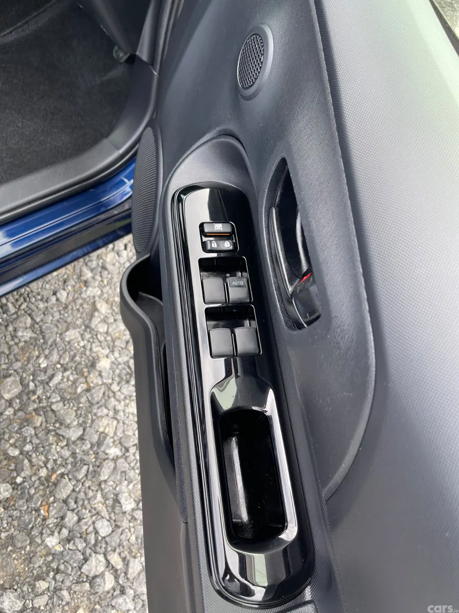 Toyota Aqua Hatchback, Petrol Hybrid, 2016, Navy