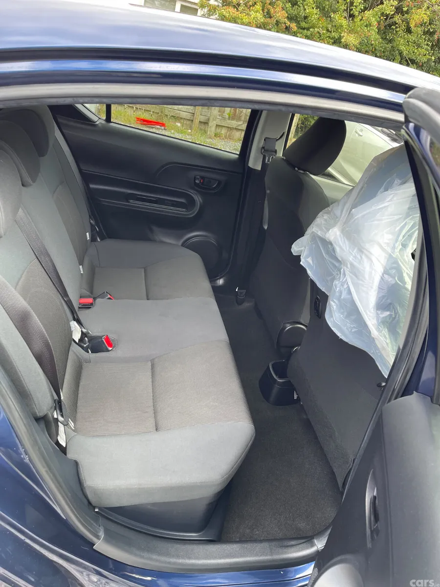 Toyota Aqua Hatchback, Petrol Hybrid, 2016, Navy