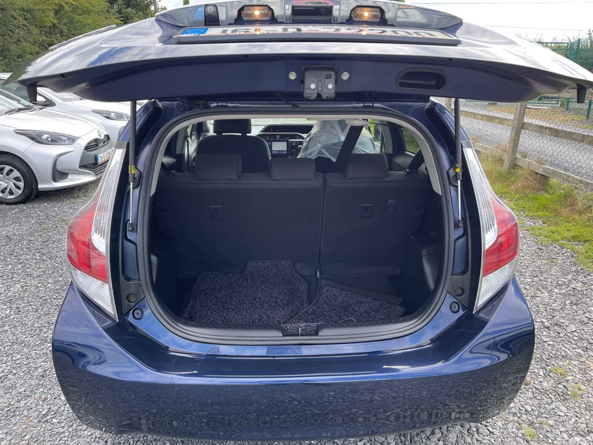 Toyota Aqua Hatchback, Petrol Hybrid, 2016, Navy