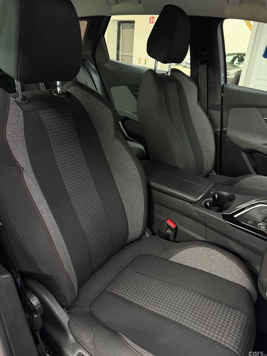 Peugeot 3008 MPV, Diesel, 2021, Grey