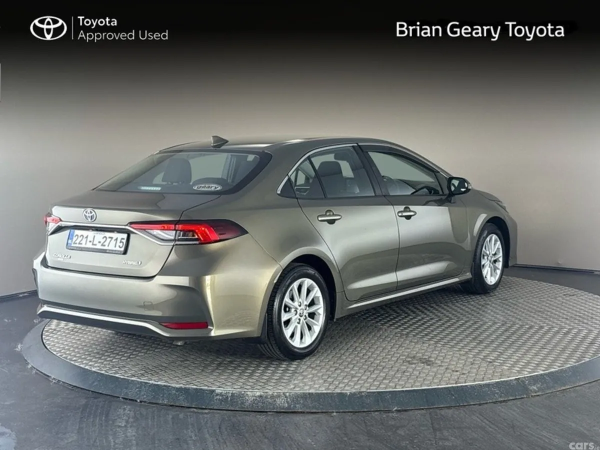 Toyota Corolla Saloon, Petrol Hybrid, 2022, Bronze