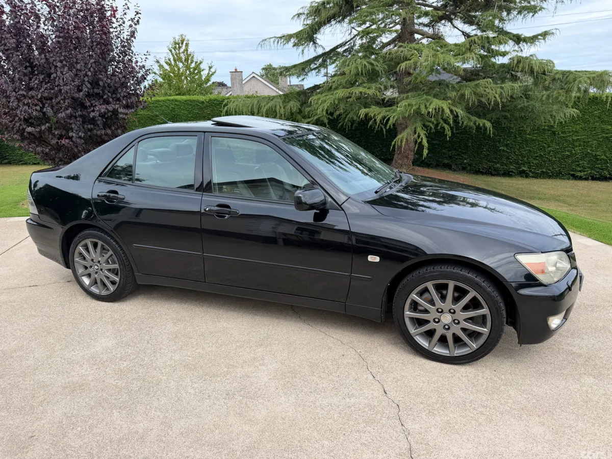 Lexus IS Saloon, Petrol, 2000, Black