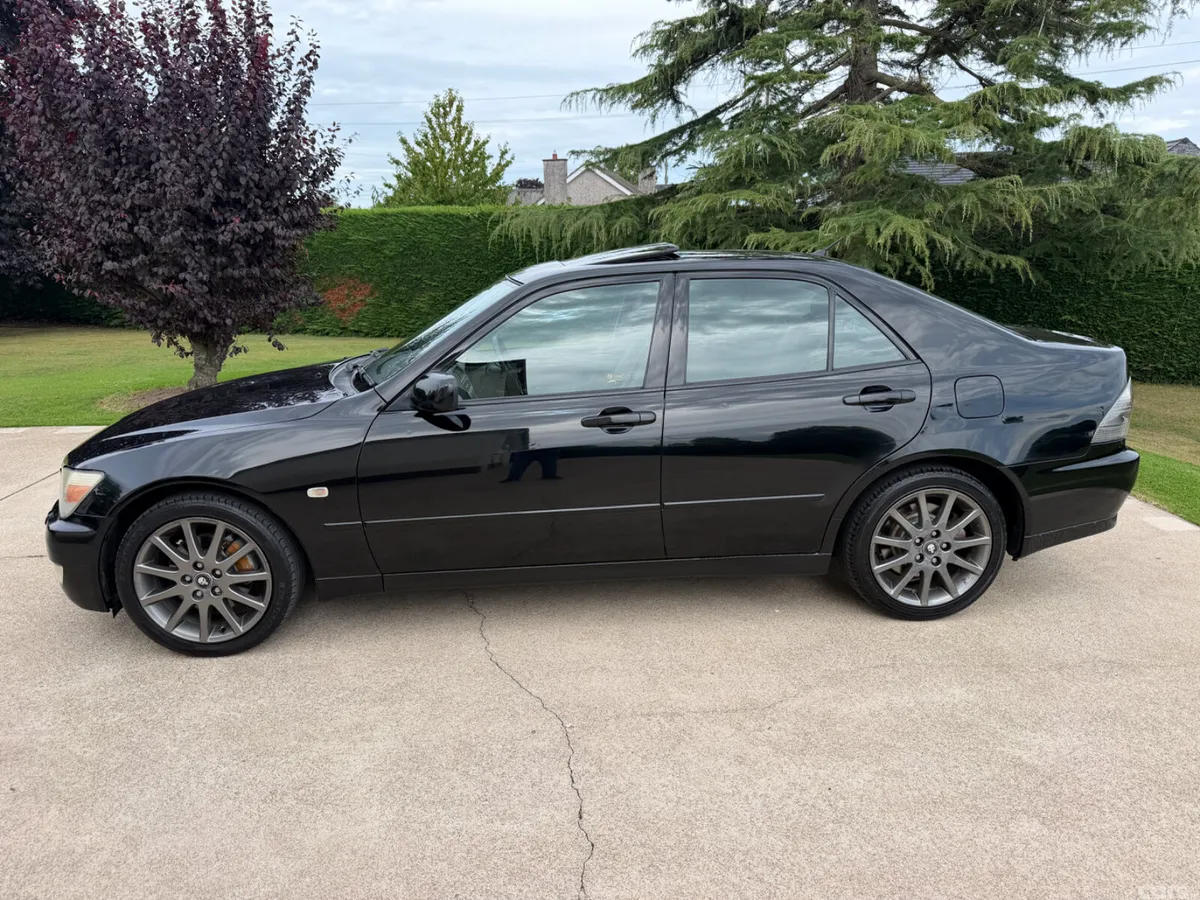Lexus IS Saloon, Petrol, 2000, Black