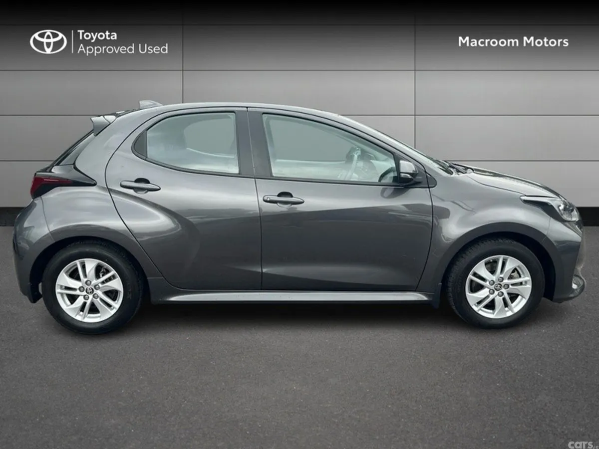 Toyota Yaris Hatchback, Petrol Hybrid, 2022, Grey