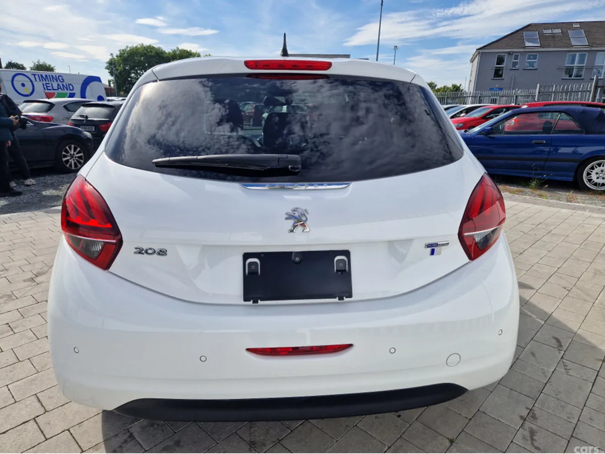 Peugeot 208 Hatchback, Petrol, 2016, White