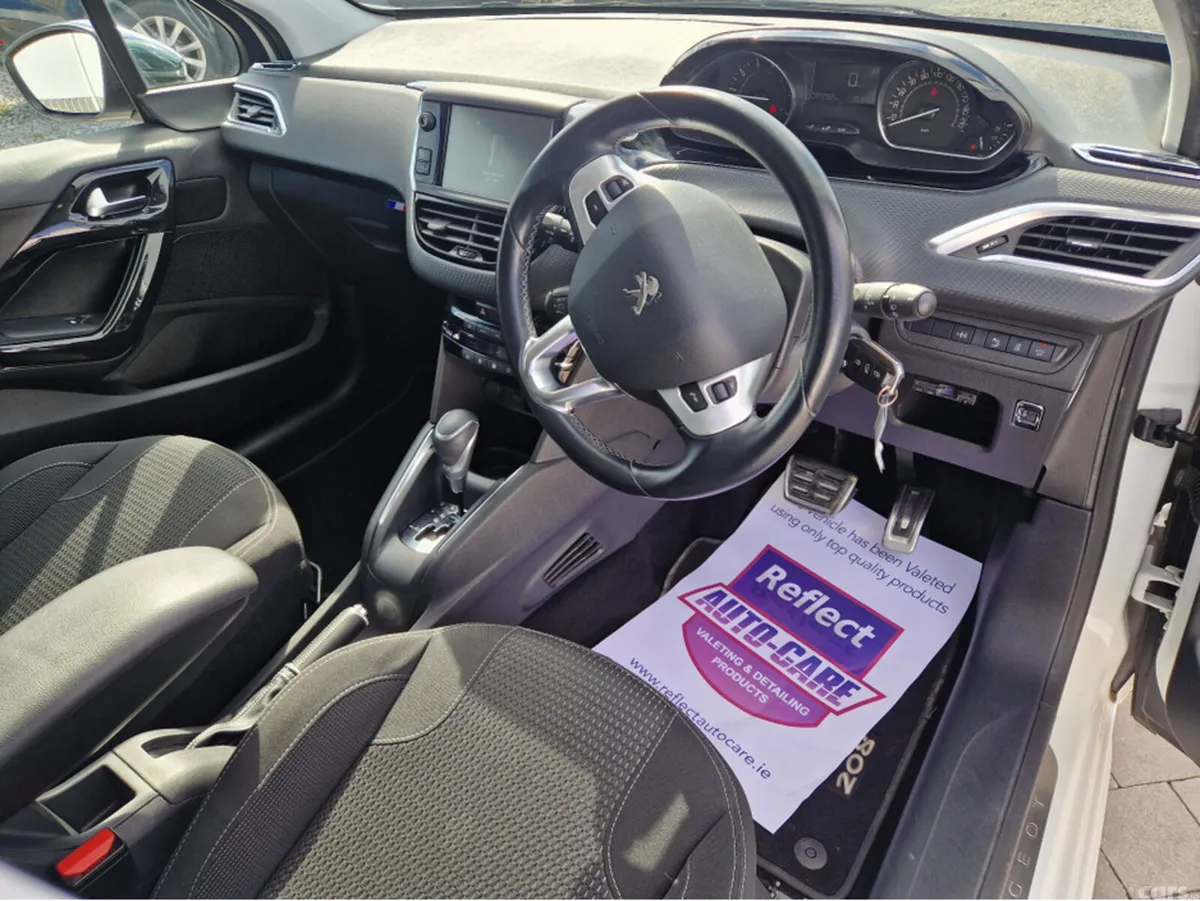 Peugeot 208 Hatchback, Petrol, 2016, White