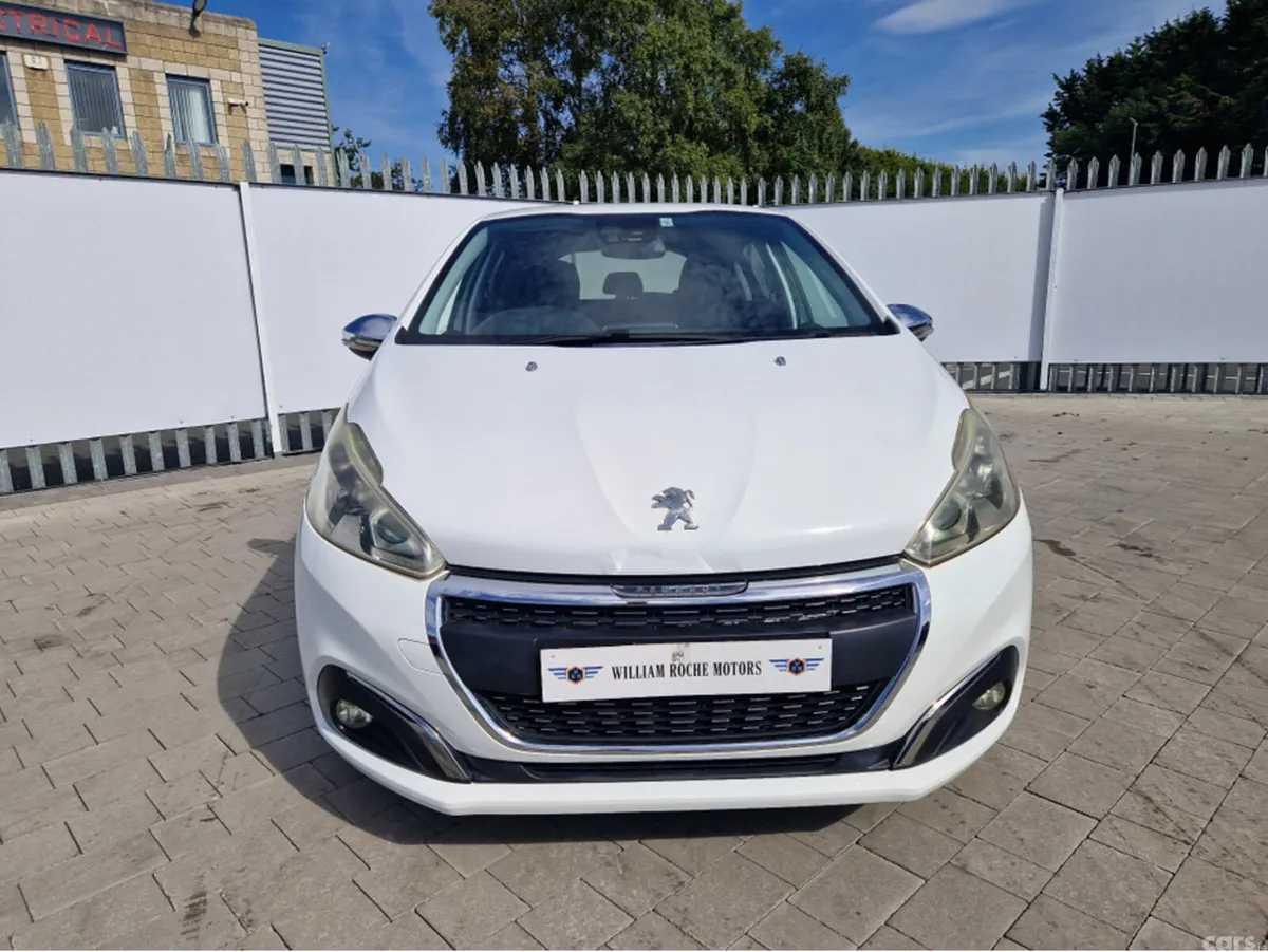 Peugeot 208 Hatchback, Petrol, 2016, White