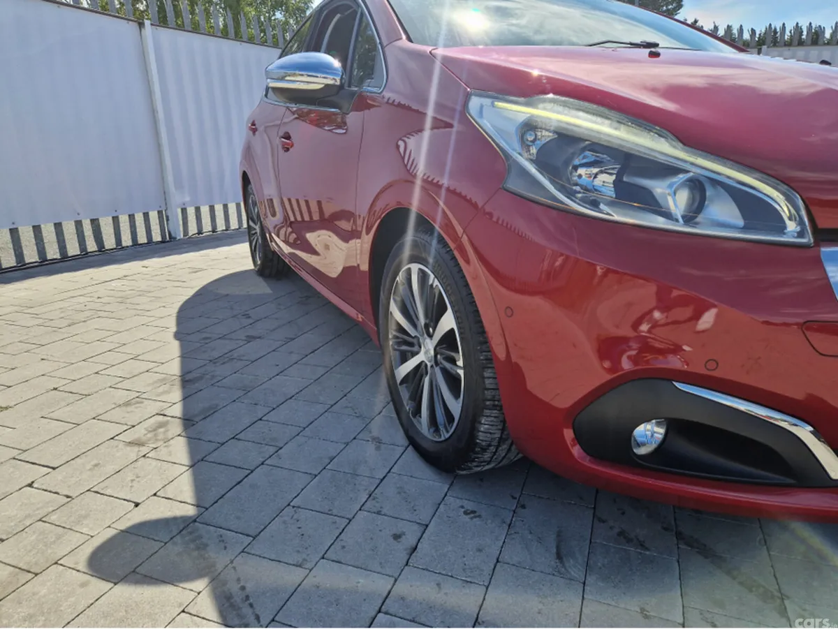 Peugeot 208 Hatchback, Petrol, 2018, Red