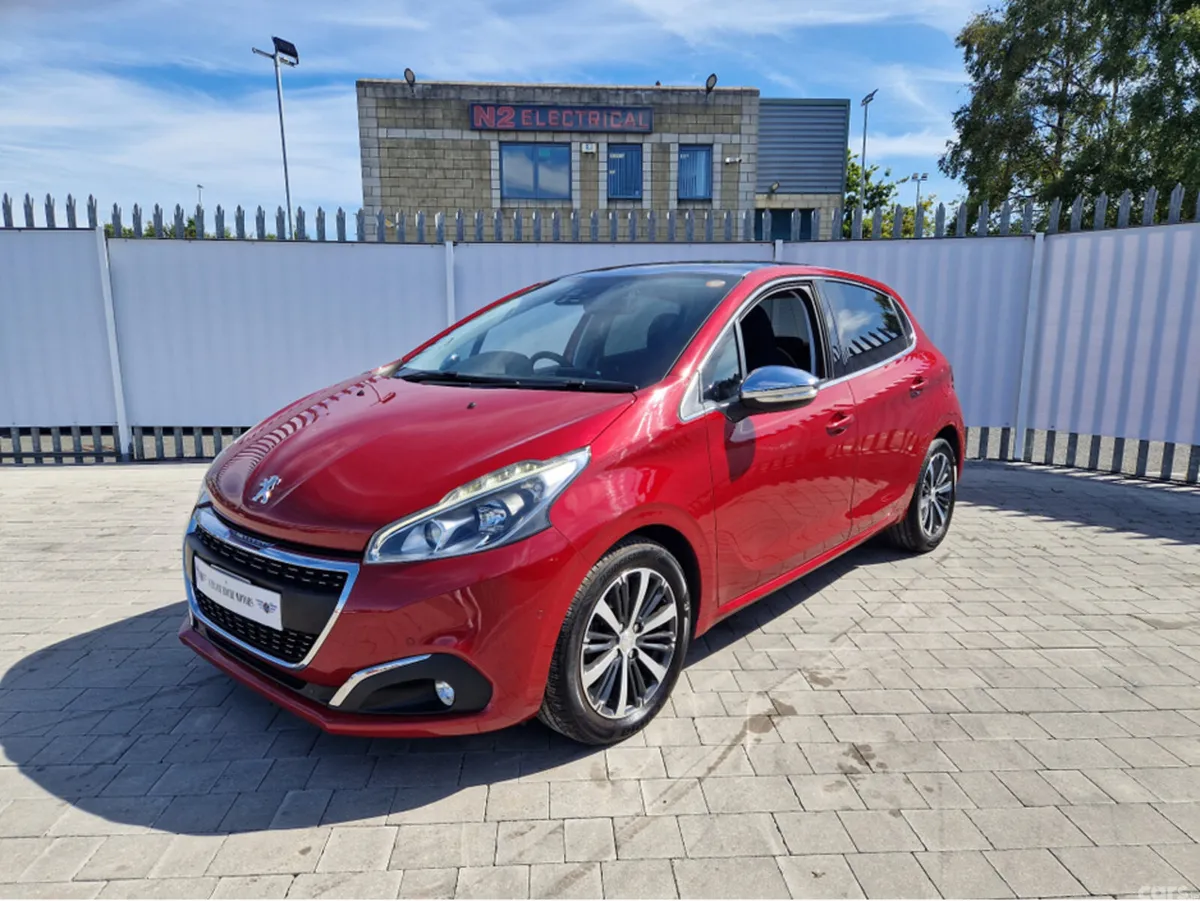 Peugeot 208 Hatchback, Petrol, 2018, Red