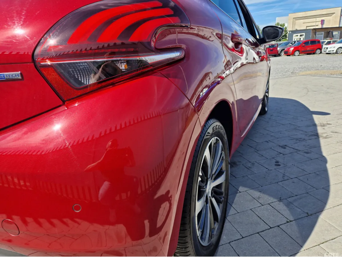 Peugeot 208 Hatchback, Petrol, 2018, Red