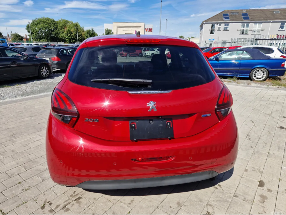 Peugeot 208 Hatchback, Petrol, 2018, Red