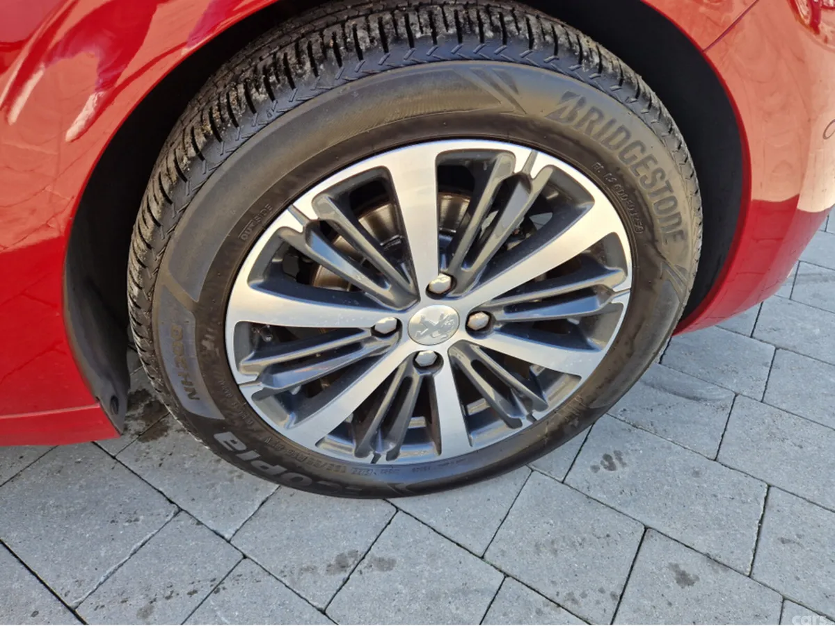 Peugeot 208 Hatchback, Petrol, 2018, Red