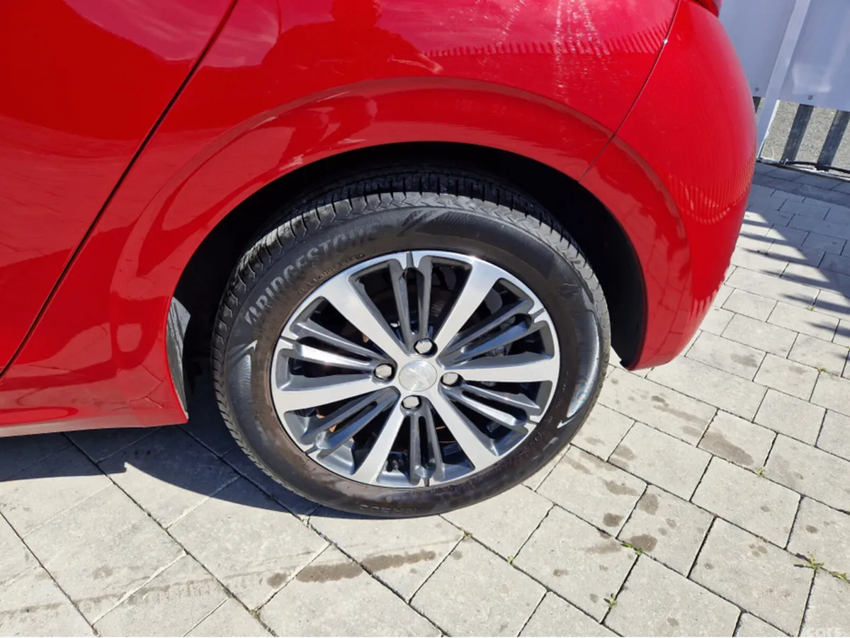 Peugeot 208 Hatchback, Petrol, 2018, Red