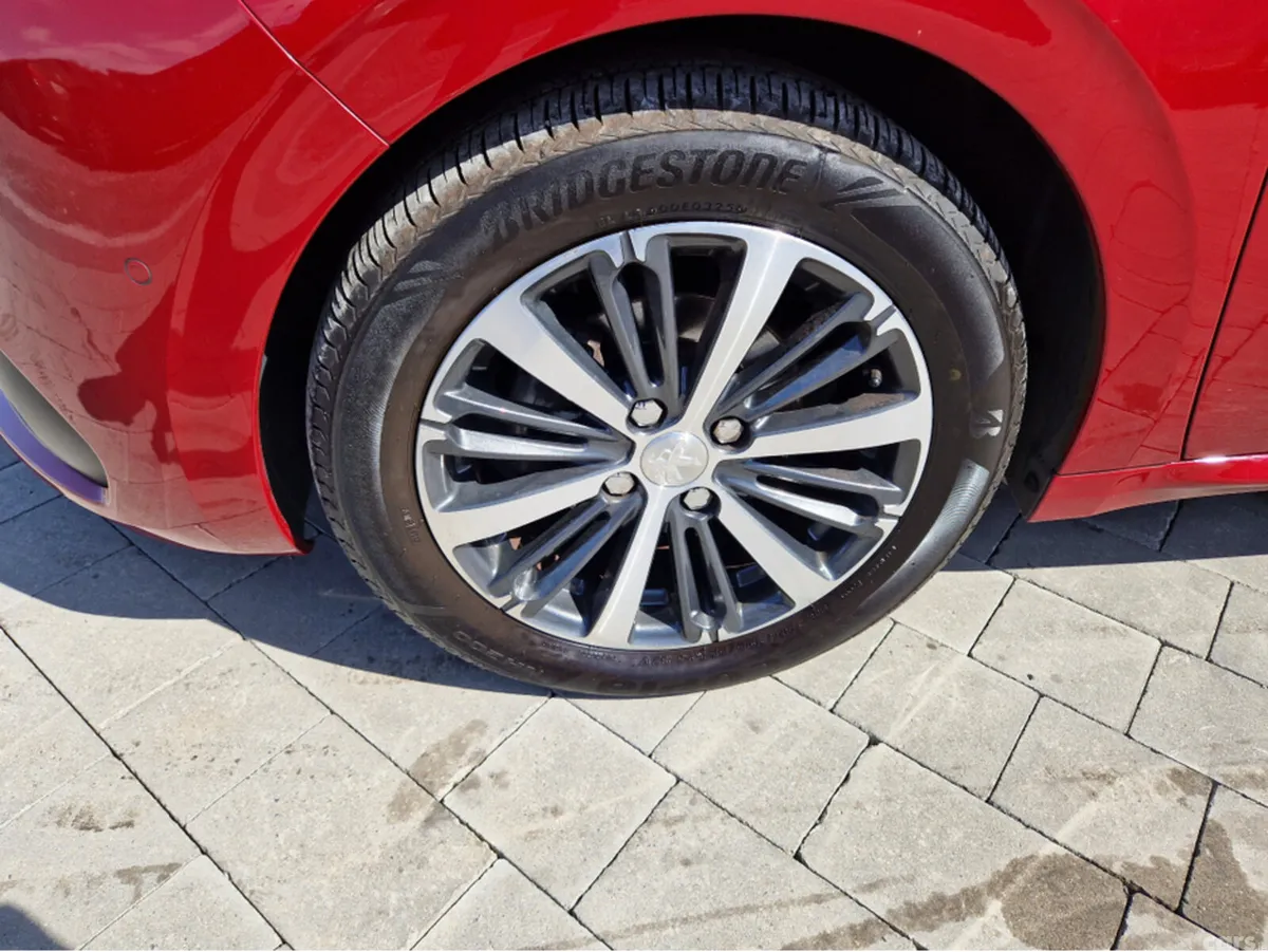 Peugeot 208 Hatchback, Petrol, 2018, Red