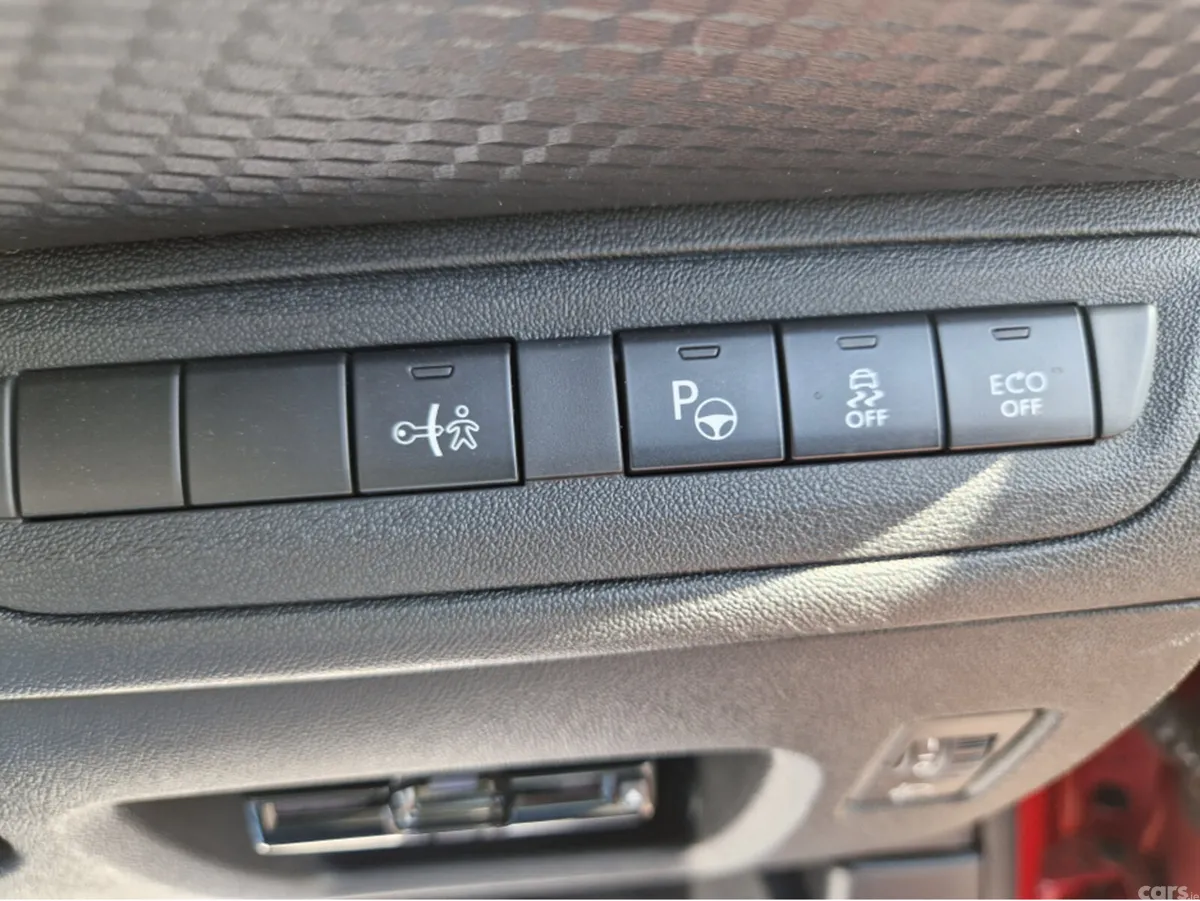 Peugeot 208 Hatchback, Petrol, 2018, Red