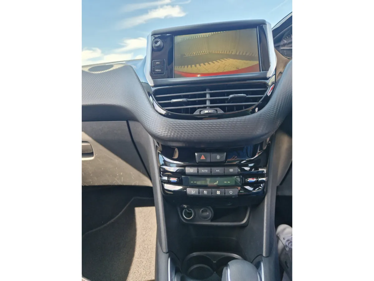 Peugeot 208 Hatchback, Petrol, 2018, Red