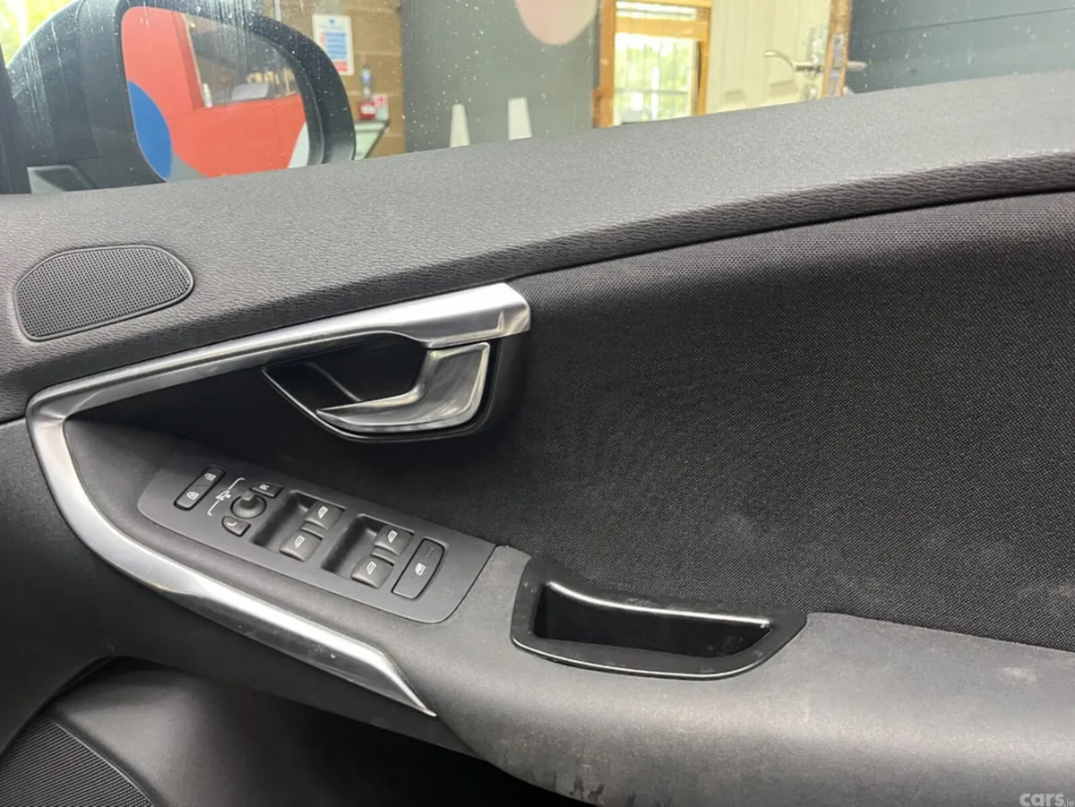 Volvo V40 Estate, Diesel, 2016, Black