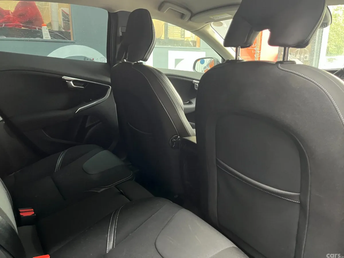 Volvo V40 Estate, Diesel, 2016, Black