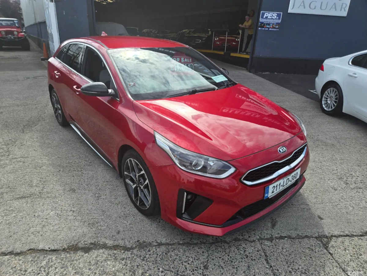 Kia ProCeed Hatchback, Diesel, 2021, Red