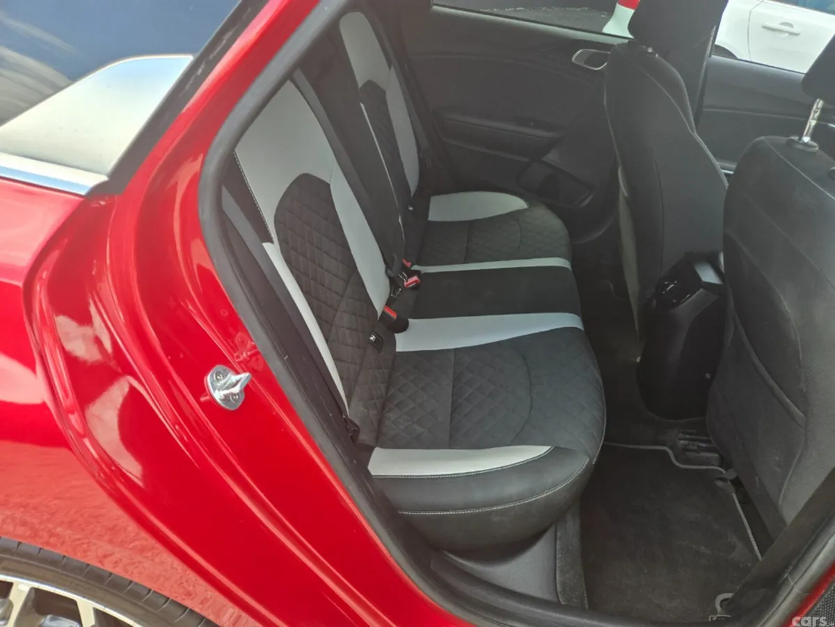 Kia ProCeed Hatchback, Diesel, 2021, Red