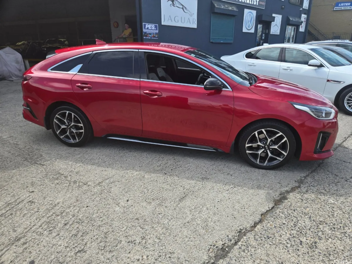 Kia ProCeed Hatchback, Diesel, 2021, Red
