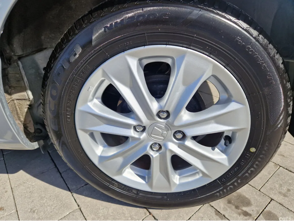 Honda Fit Hatchback, Petrol Hybrid, 2013, Silver