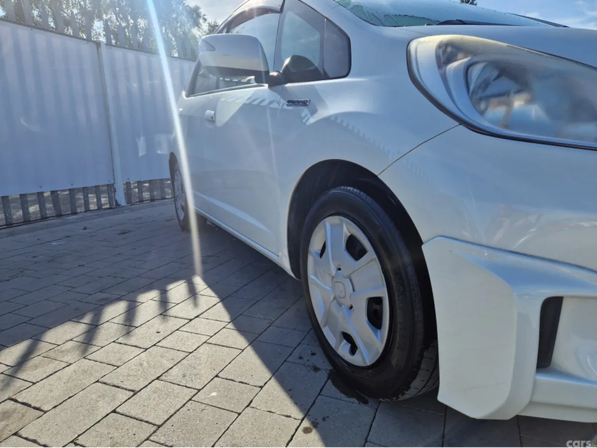 Honda Fit Hatchback, Petrol Hybrid, 2013, White
