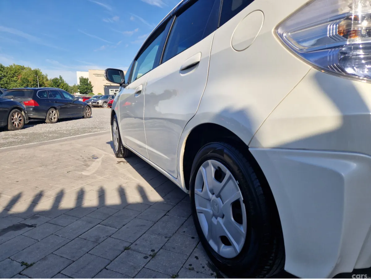 Honda Fit Hatchback, Petrol Hybrid, 2013, White