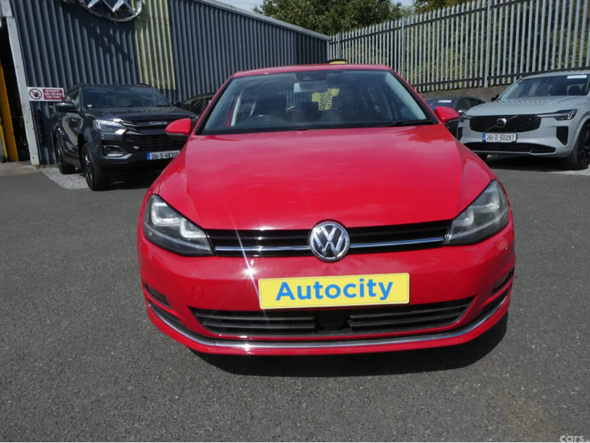 Volkswagen Golf Hatchback, Petrol, 2016, Red