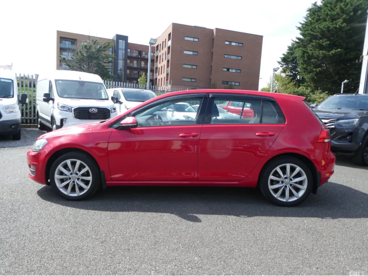 Volkswagen Golf Hatchback, Petrol, 2016, Red