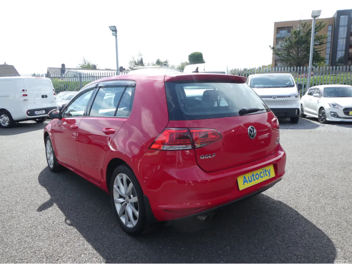 Volkswagen Golf Hatchback, Petrol, 2016, Red