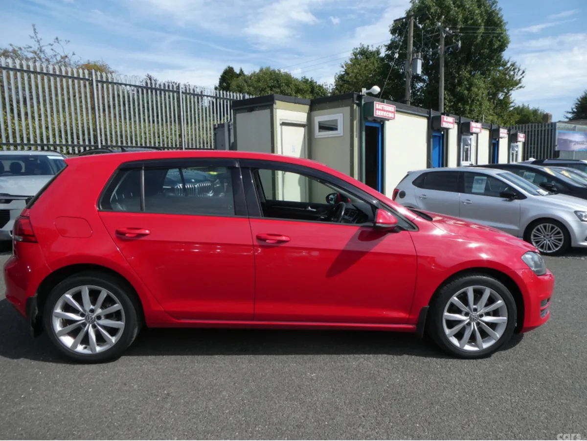 Volkswagen Golf Hatchback, Petrol, 2016, Red