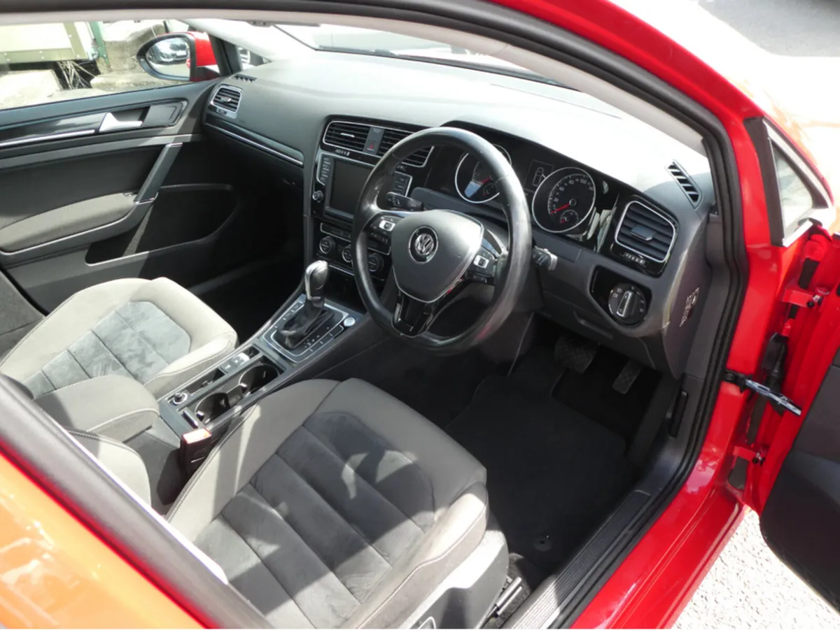 Volkswagen Golf Hatchback, Petrol, 2016, Red