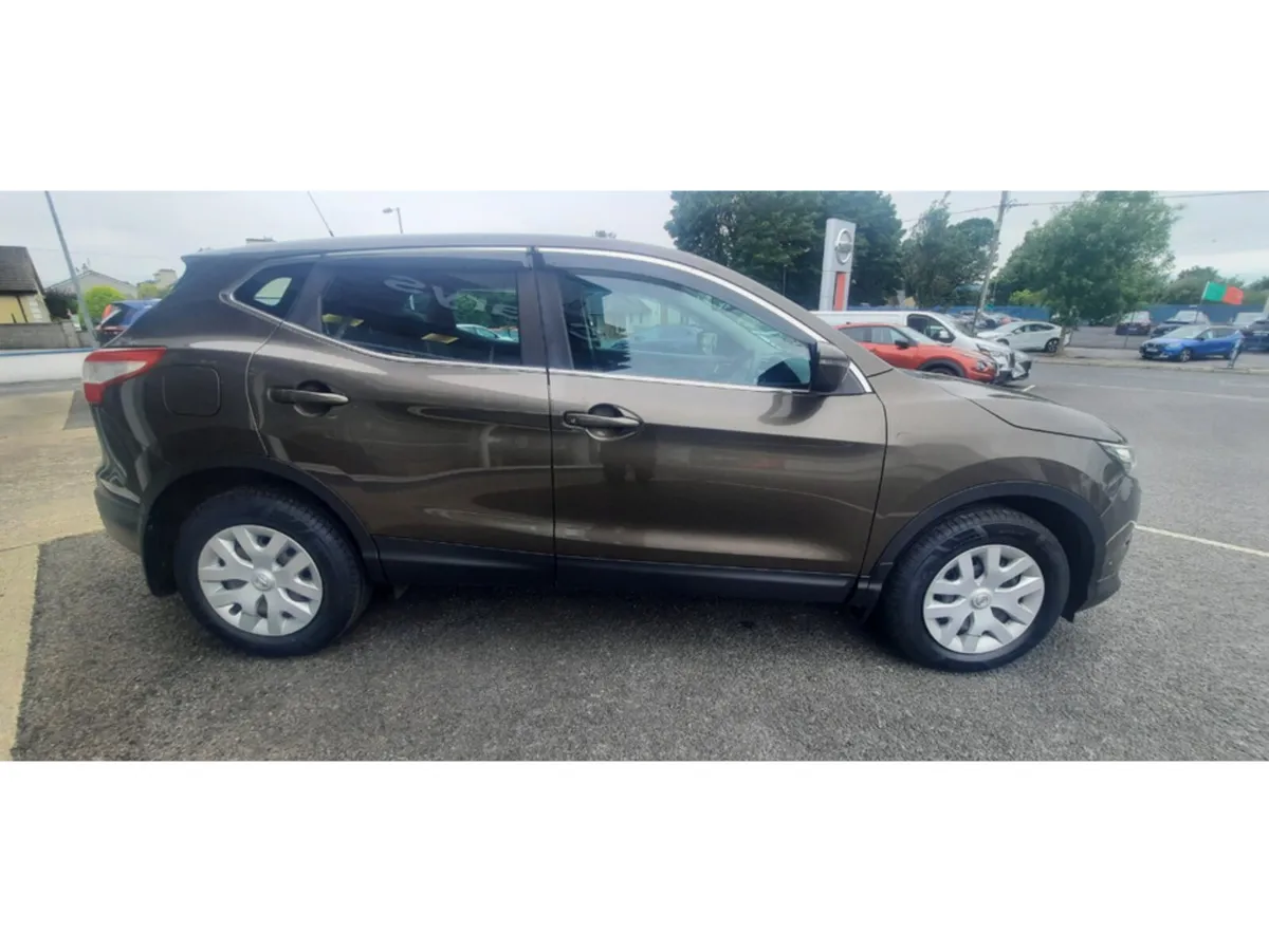 Nissan Qashqai MPV, Diesel, 2016, Brown