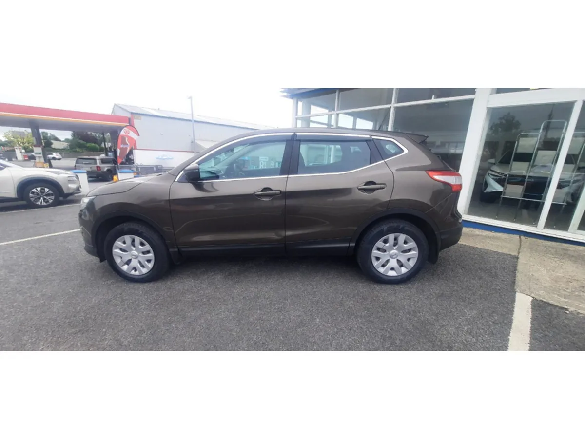 Nissan Qashqai MPV, Diesel, 2016, Brown