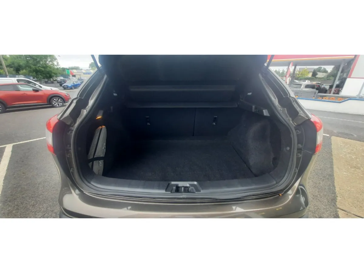 Nissan Qashqai MPV, Diesel, 2016, Brown
