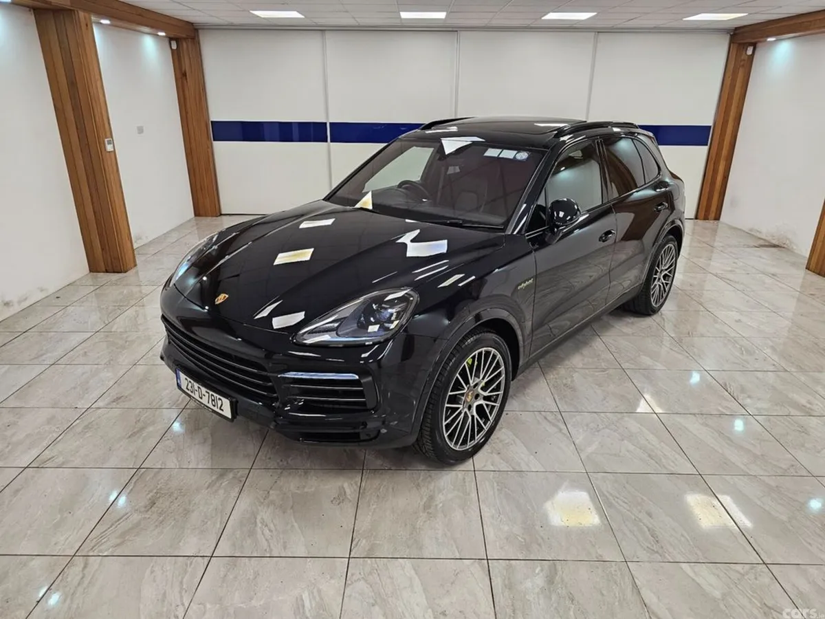 Porsche Cayenne SUV, Petrol Plug-in Hybrid, 2023, Blue