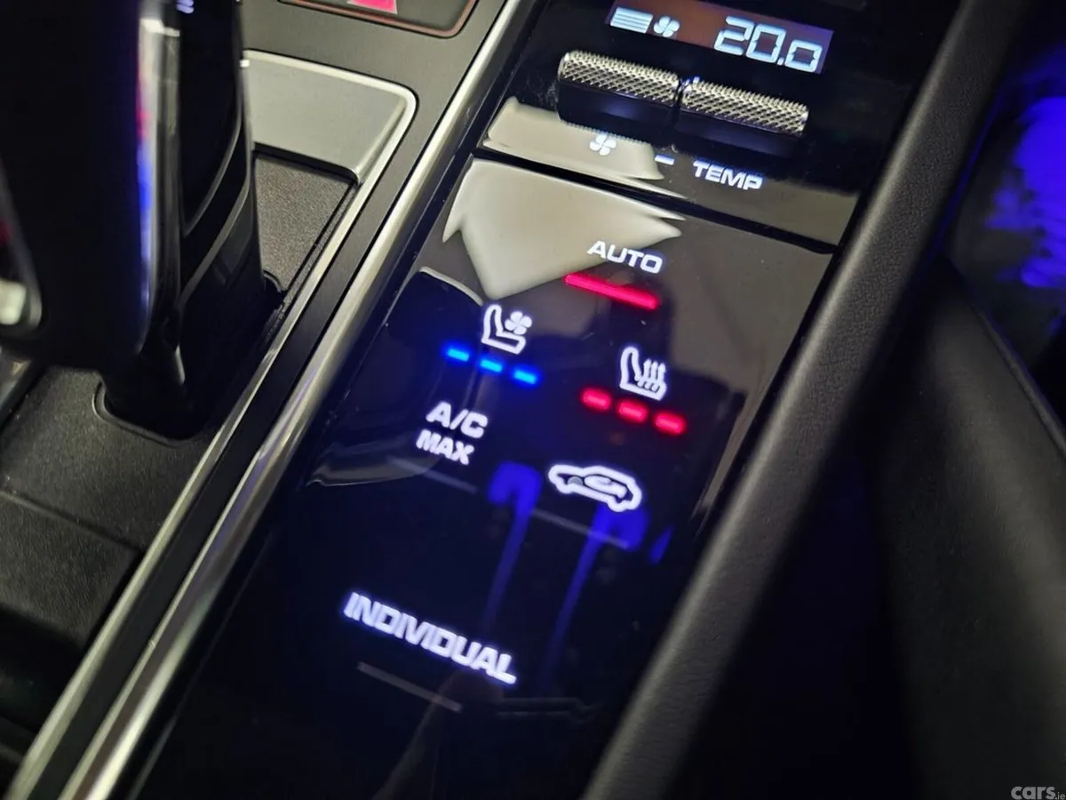 Porsche Cayenne SUV, Petrol Plug-in Hybrid, 2023, Blue