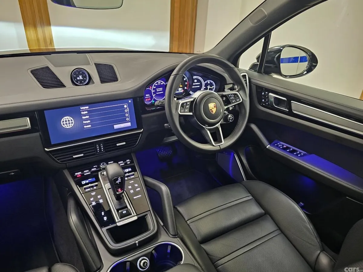 Porsche Cayenne SUV, Petrol Plug-in Hybrid, 2023, Blue
