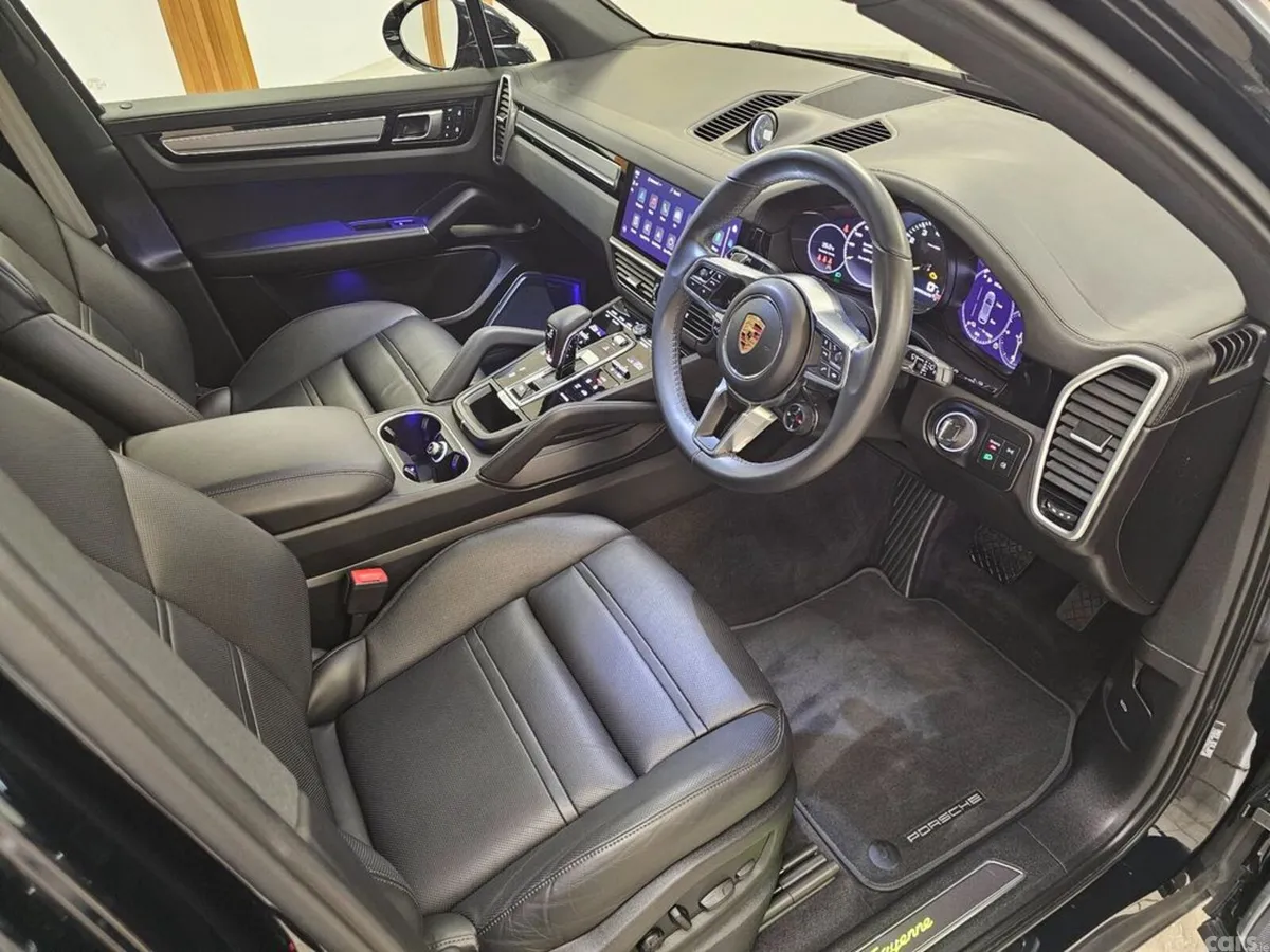 Porsche Cayenne SUV, Petrol Plug-in Hybrid, 2023, Blue