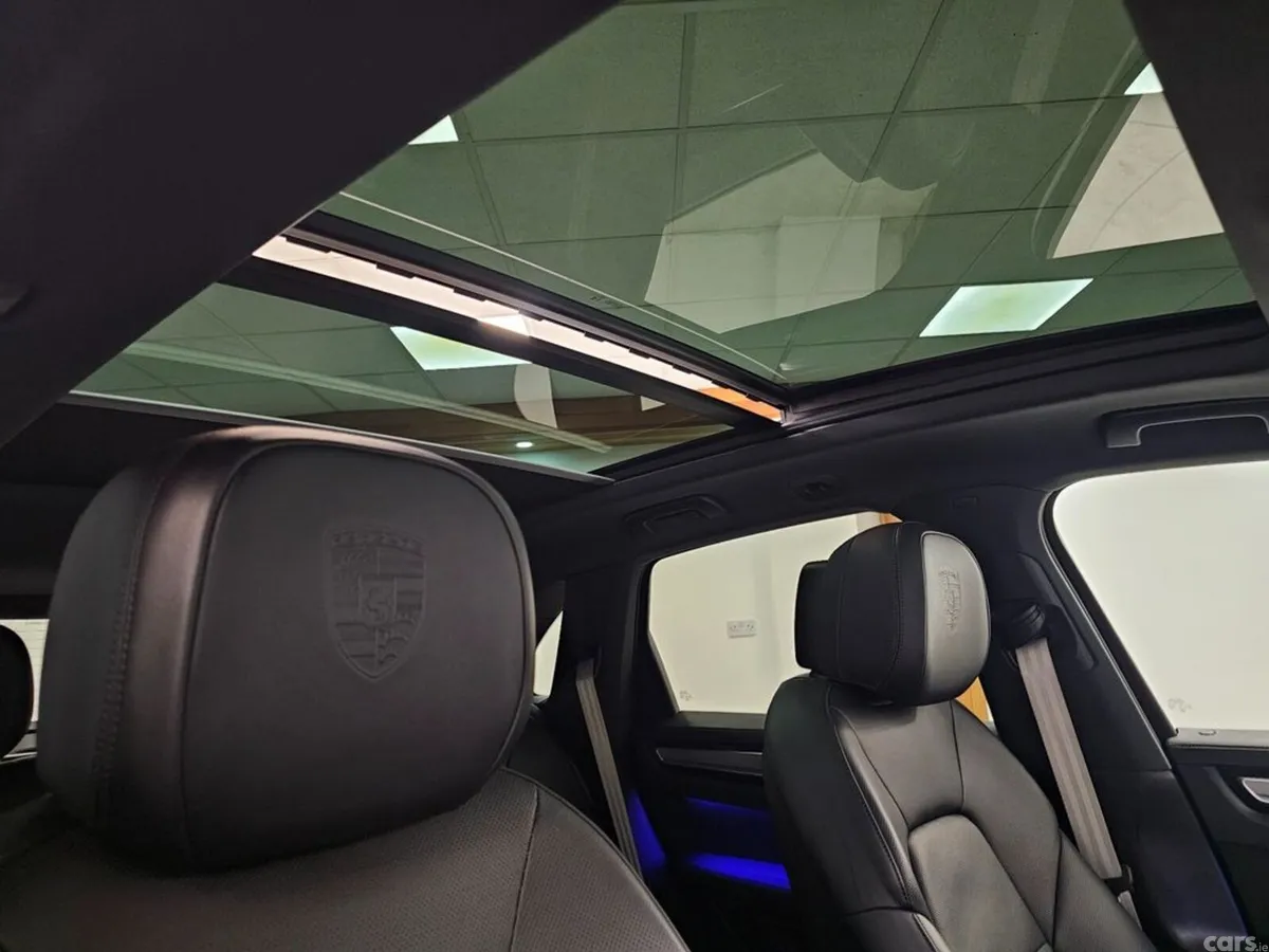 Porsche Cayenne SUV, Petrol Plug-in Hybrid, 2023, Blue
